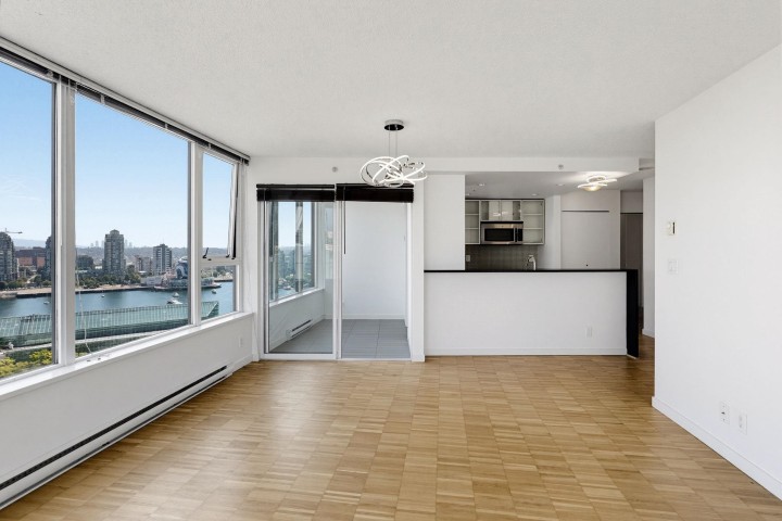 Photo 11 at 2508 - 33 Smithe Street, Yaletown, Vancouver West