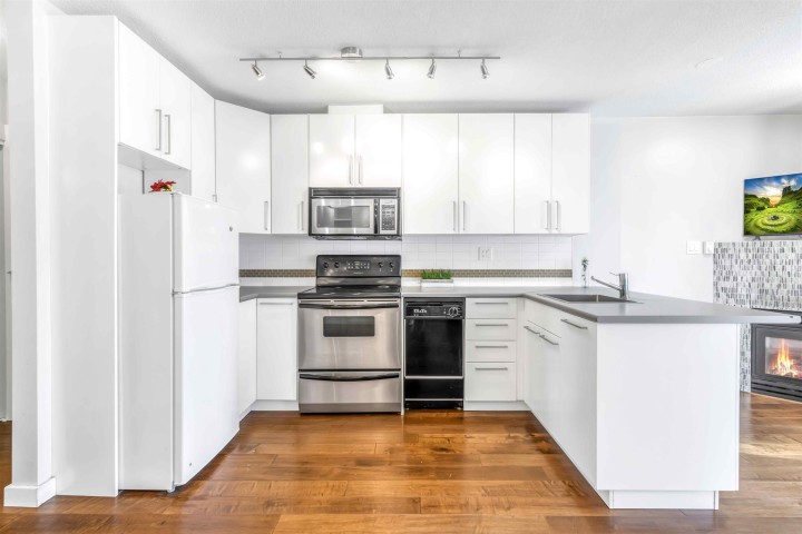 Photo 8 at 710 - 939 Homer Street, Yaletown, Vancouver West
