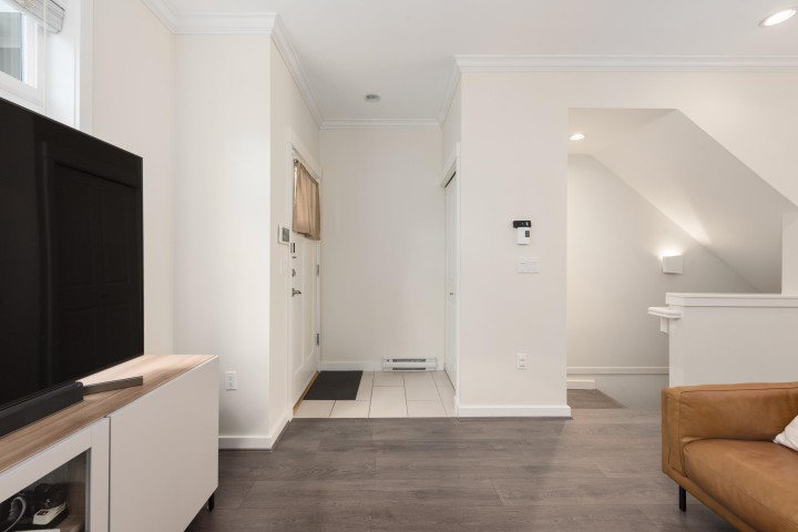 Photo 14 at 319 W 59th Avenue, South Cambie, Vancouver West
