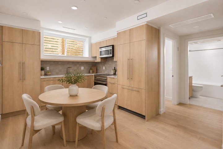 Photo 4 at 2 - 595 E 49th Avenue, Fraser VE, Vancouver East
