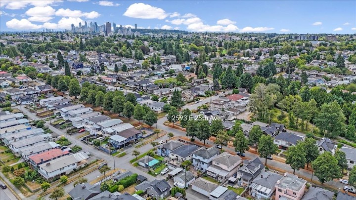 Photo 4 at 2593 E 25th Avenue, Renfrew Heights, Vancouver East