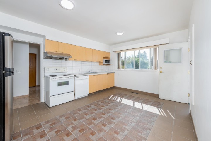 Photo 12 at 5655 Lancaster Street, Collingwood VE, Vancouver East
