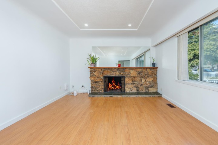 Photo 10 at 5655 Lancaster Street, Collingwood VE, Vancouver East