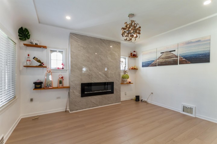 Photo 3 at 136 E 45th Avenue, Main, Vancouver East