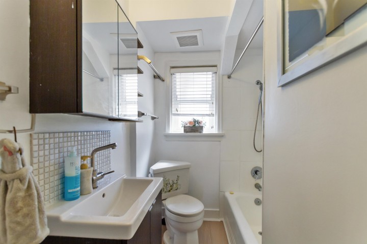 Photo 10 at 136 E 45th Avenue, Main, Vancouver East