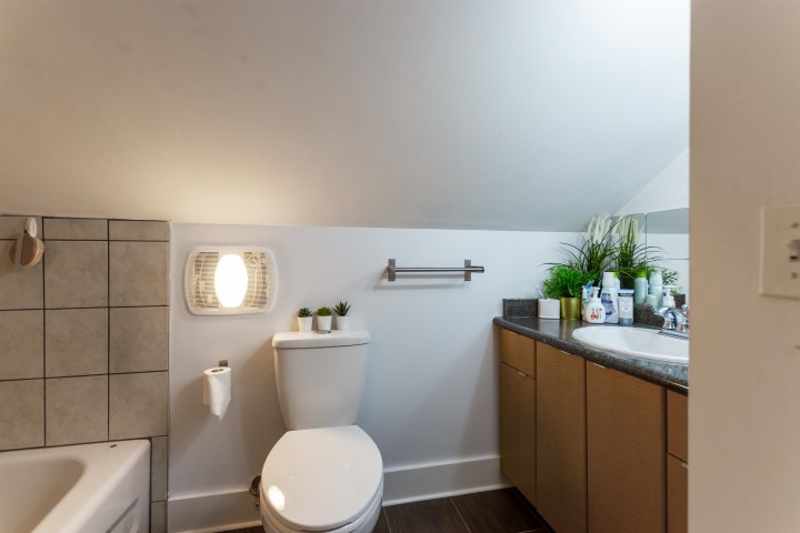 Photo 14 at 136 E 45th Avenue, Main, Vancouver East