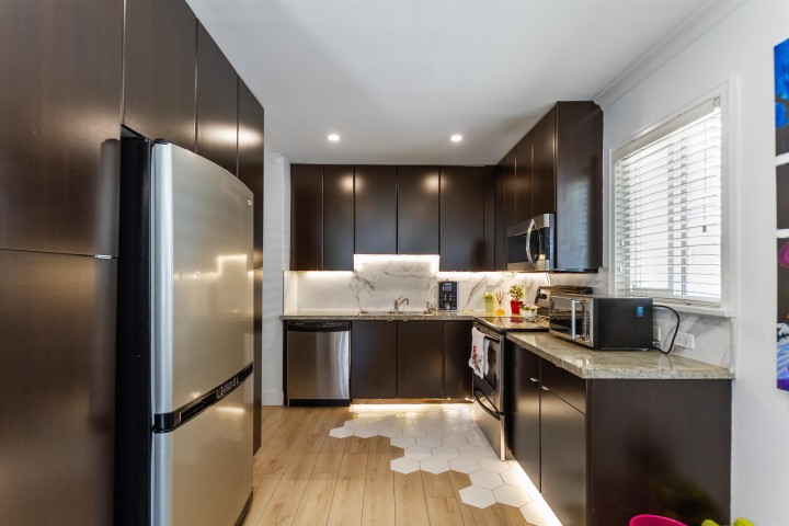 Photo 4 at 136 E 45th Avenue, Main, Vancouver East