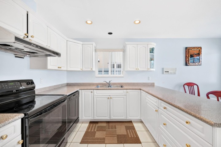 Photo 7 at 3423 E 24th Avenue, Renfrew Heights, Vancouver East