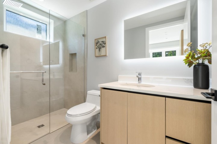 Photo 12 at 1 - 3771 W King Edward Avenue, Dunbar, Vancouver West