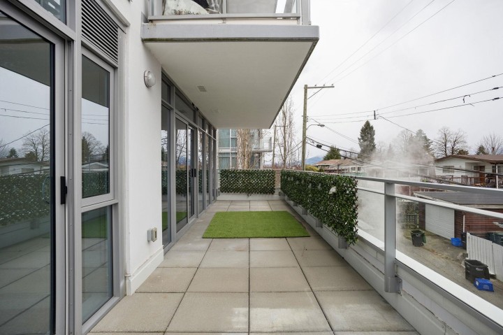 Photo 17 at 302 - 2455 Kingsway, Collingwood VE, Vancouver East
