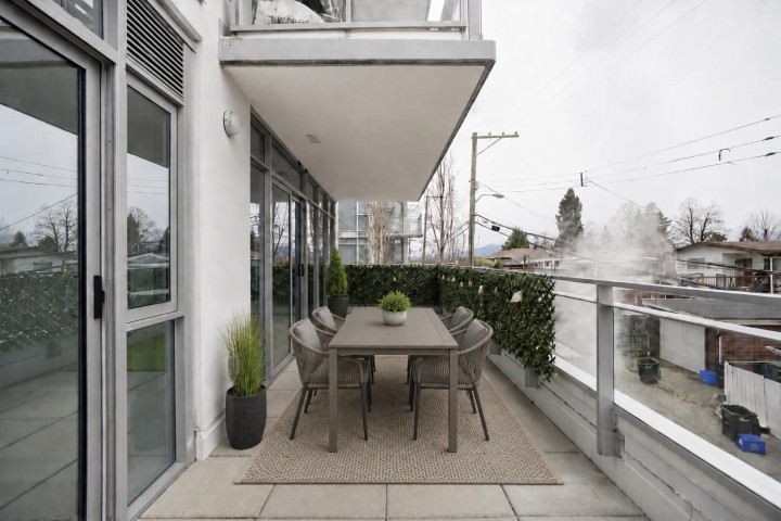 Photo 16 at 302 - 2455 Kingsway, Collingwood VE, Vancouver East