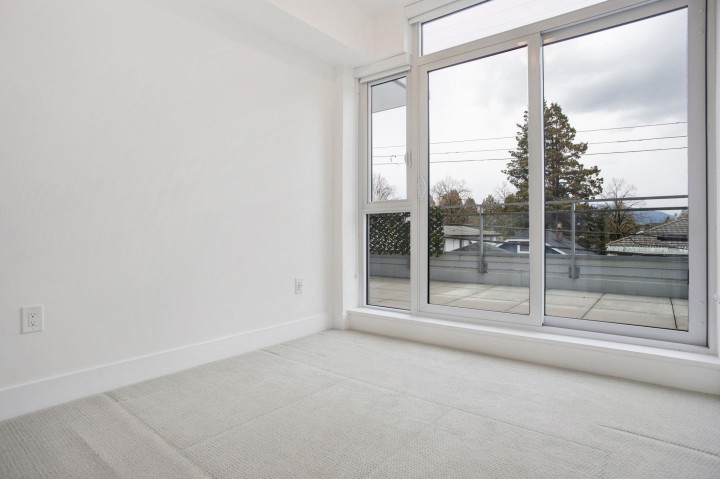 Photo 12 at 302 - 2455 Kingsway, Collingwood VE, Vancouver East
