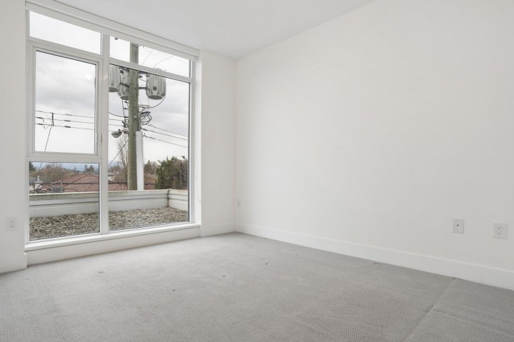 Photo 7 at 302 - 2455 Kingsway, Collingwood VE, Vancouver East