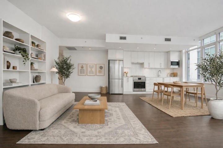 Photo 1 at 302 - 2455 Kingsway, Collingwood VE, Vancouver East