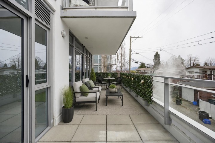 Photo 15 at 302 - 2455 Kingsway, Collingwood VE, Vancouver East
