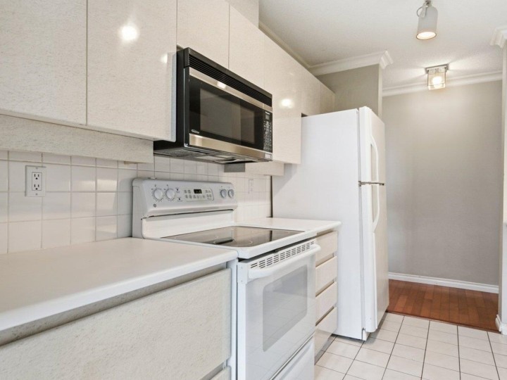 Photo 13 at 701 - 2288 Pine Street, Fairview VW, Vancouver West