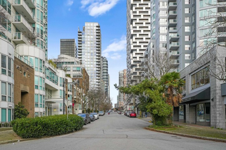 Photo 34 at 205 - 1600 Howe Street, Yaletown, Vancouver West