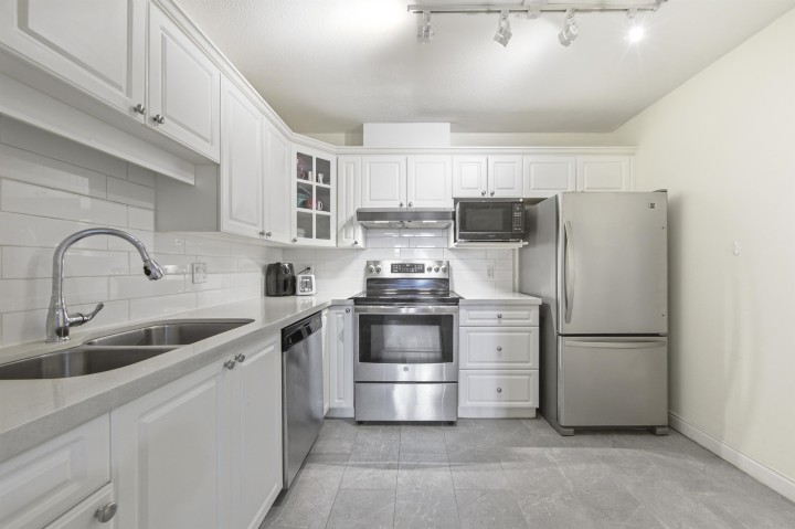 Photo 1 at 105 - 5735 Hampton Place, University VW, Vancouver West