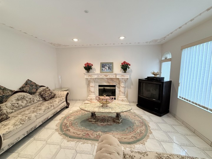 Photo 2 at 2458 E 5th Avenue, Renfrew VE, Vancouver East