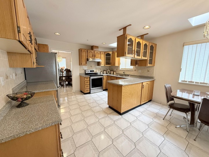 Photo 6 at 2458 E 5th Avenue, Renfrew VE, Vancouver East
