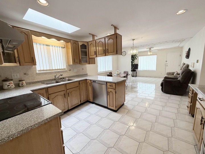 Photo 7 at 2458 E 5th Avenue, Renfrew VE, Vancouver East