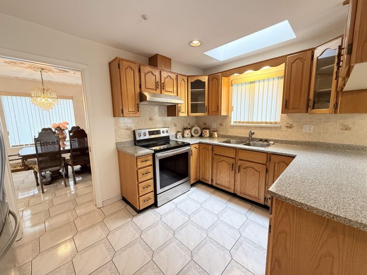 Photo 9 at 2458 E 5th Avenue, Renfrew VE, Vancouver East