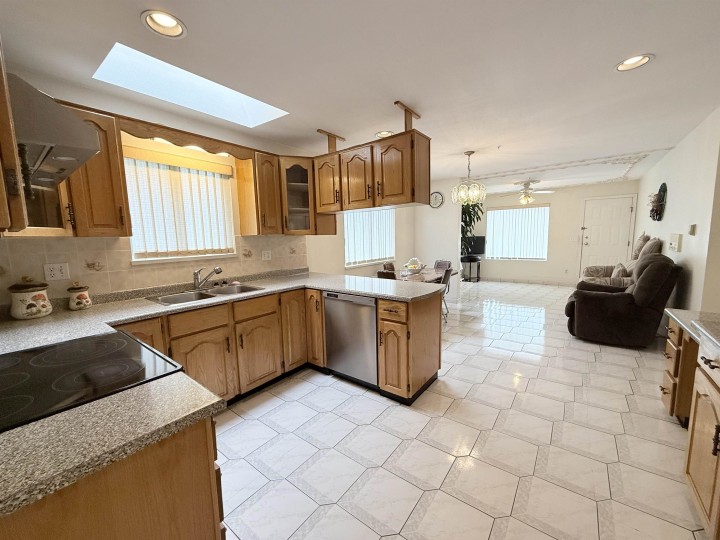 Photo 8 at 2458 E 5th Avenue, Renfrew VE, Vancouver East