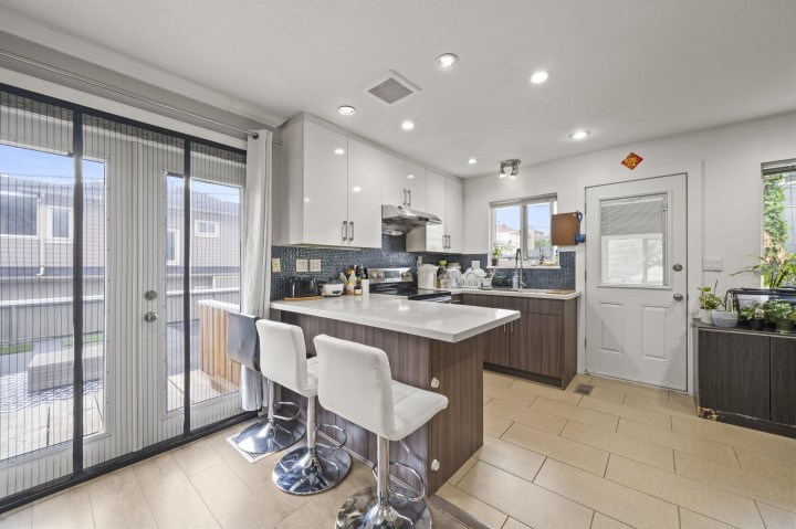 Photo 6 at 189 E 64th Avenue, South Vancouver, Vancouver East