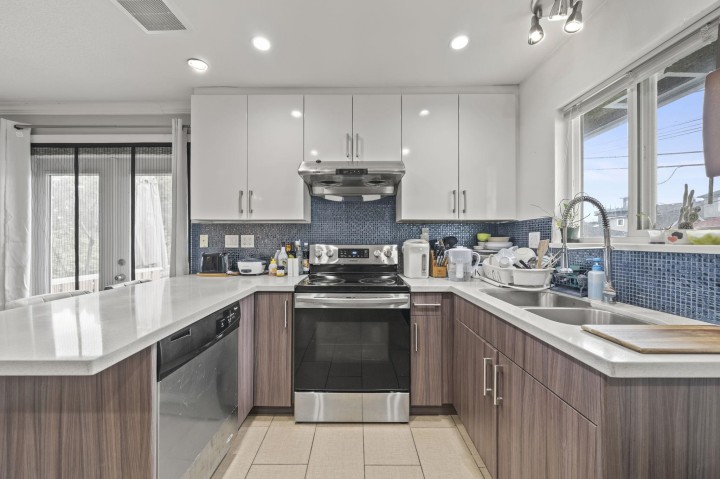Photo 7 at 189 E 64th Avenue, South Vancouver, Vancouver East