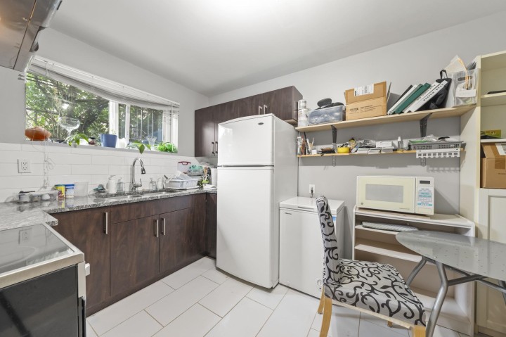 Photo 14 at 189 E 64th Avenue, South Vancouver, Vancouver East