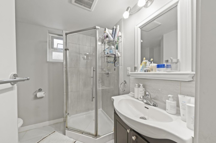 Photo 15 at 189 E 64th Avenue, South Vancouver, Vancouver East