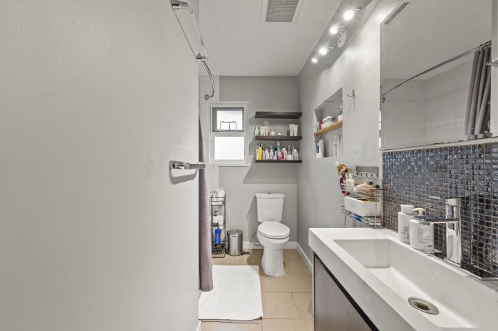 Photo 11 at 189 E 64th Avenue, South Vancouver, Vancouver East
