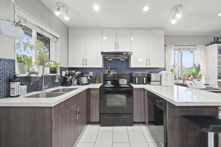 Photo 4 at 189 E 64th Avenue, South Vancouver, Vancouver East