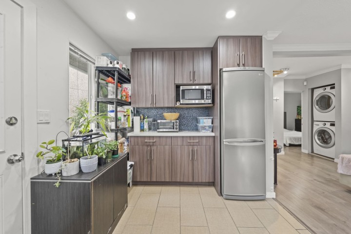 Photo 8 at 189 E 64th Avenue, South Vancouver, Vancouver East