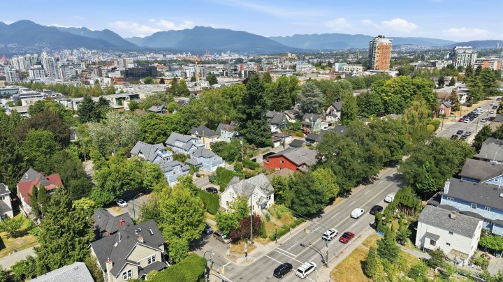 Photo 3 at 93 W 12th Avenue, Mount Pleasant VW, Vancouver West