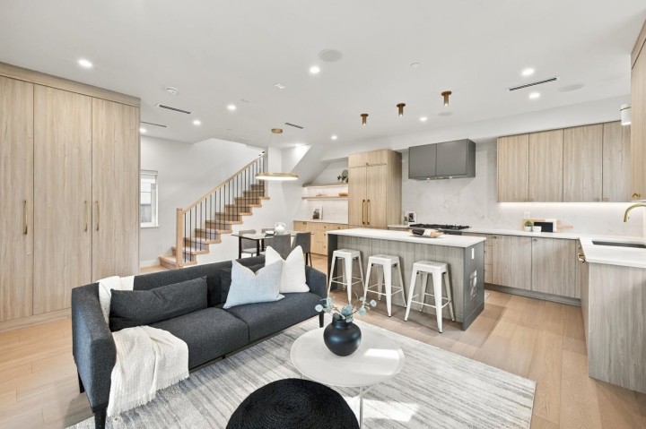 Photo 6 at 3206 E Georgia Street, Renfrew VE, Vancouver East