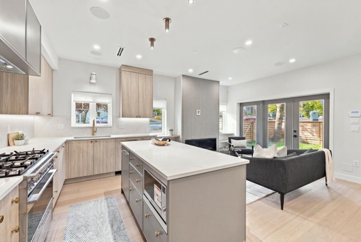 Photo 12 at 3206 E Georgia Street, Renfrew VE, Vancouver East