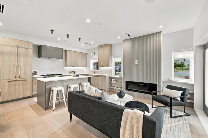 Photo 3 at 3206 E Georgia Street, Renfrew VE, Vancouver East