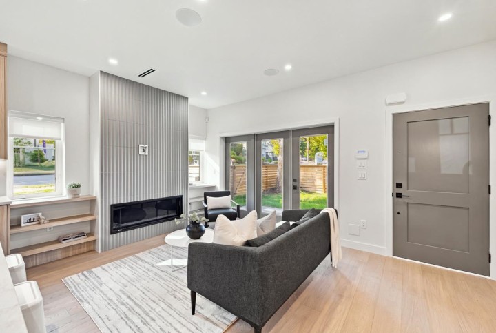 Photo 4 at 3206 E Georgia Street, Renfrew VE, Vancouver East