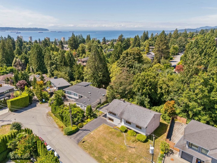 Photo 6 at 1768 Ottawa Place, Ambleside, West Vancouver