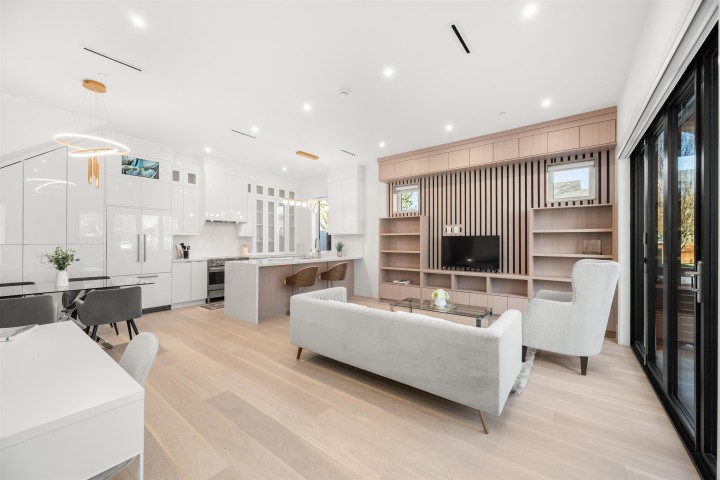 Photo 2 at 6307 Chester Street, Fraser VE, Vancouver East