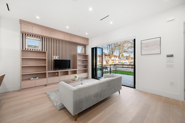 Photo 3 at 6307 Chester Street, Fraser VE, Vancouver East