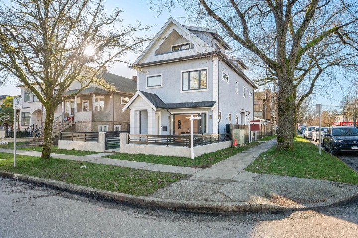 Photo 1 at 6307 Chester Street, Fraser VE, Vancouver East