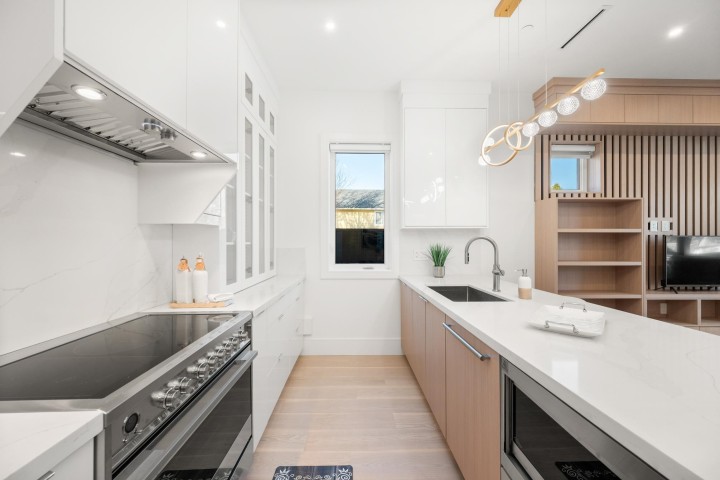 Photo 8 at 6307 Chester Street, Fraser VE, Vancouver East