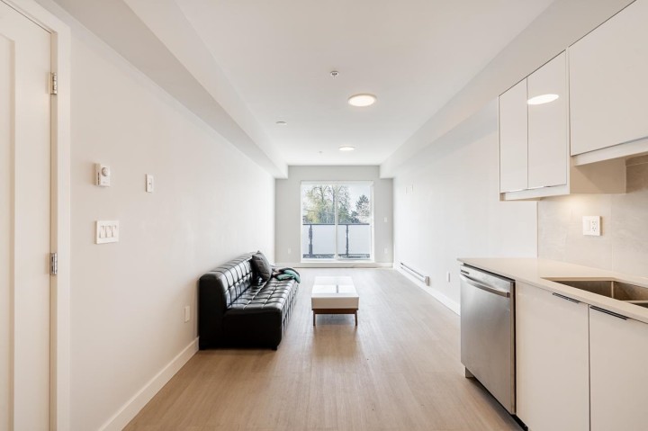 Photo 12 at 304 - 3050 Kingsway, Collingwood VE, Vancouver East