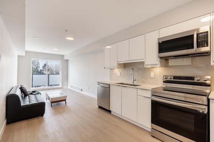 Photo 3 at 304 - 3050 Kingsway, Collingwood VE, Vancouver East