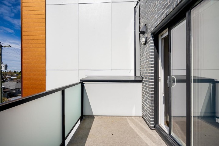 Photo 18 at 304 - 3050 Kingsway, Collingwood VE, Vancouver East