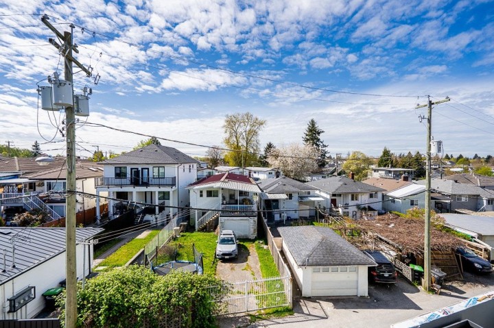 Photo 19 at 304 - 3050 Kingsway, Collingwood VE, Vancouver East
