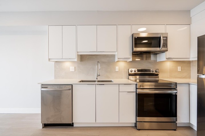 Photo 4 at 304 - 3050 Kingsway, Collingwood VE, Vancouver East