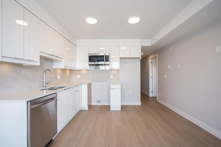 Photo 17 at 307 - 3050 Kingsway, Collingwood VE, Vancouver East
